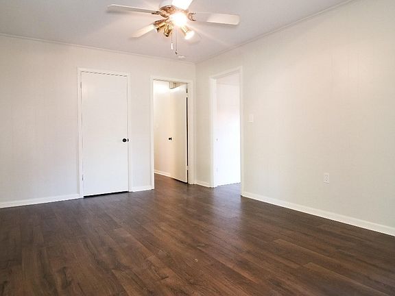 4th image of 302 Emerson Dr