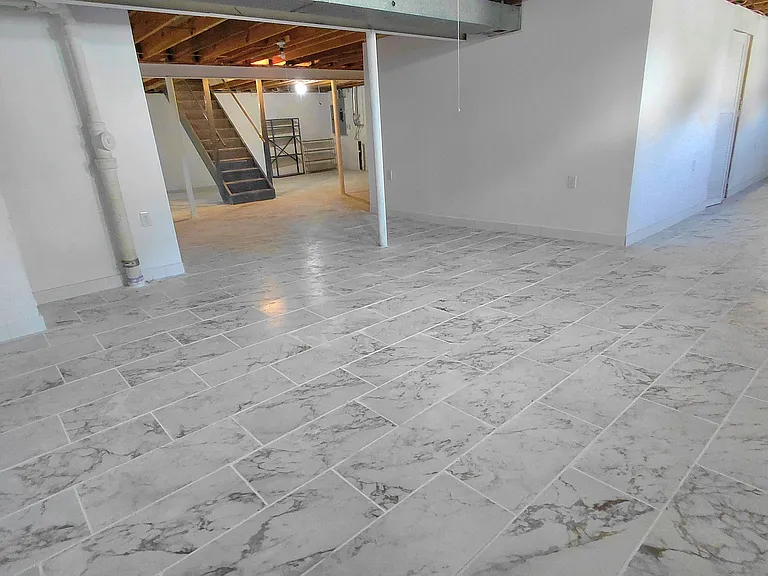 874 Hollyridge Dr — Photo 24