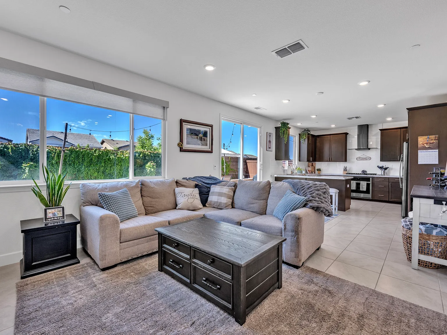3 bed, 1638 sqft, $3,250 — Photo 3