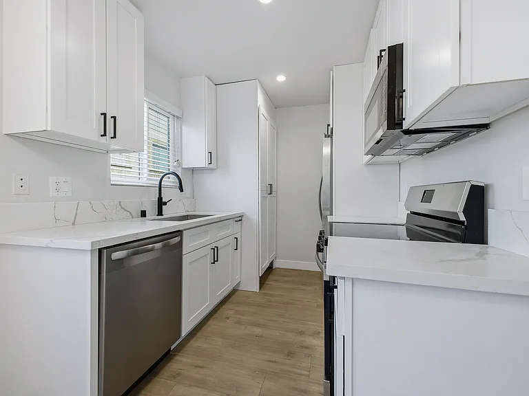 1738 Colby Ave #1 — Photo 13