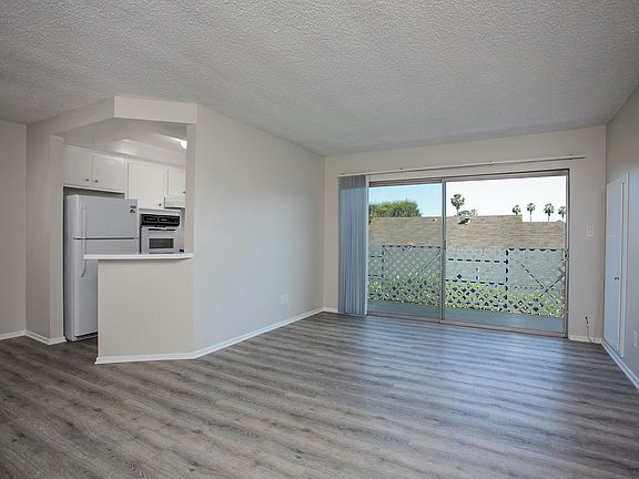 3rd image of 485 S Los Robles Ave APT 5