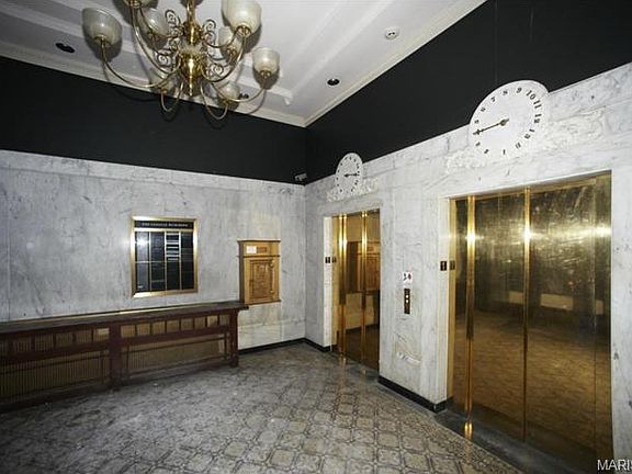 3rd image of 301 N Broadway