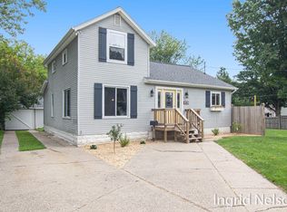 377 Grove St NW, Sparta, MI 49345