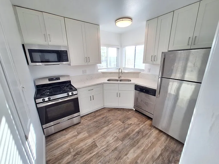 2592 Armacost Ave #1/2 — Photo 2
