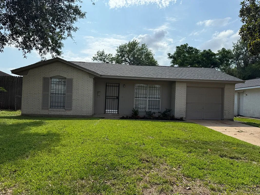 3 bed, 2.0 bath, 1184 sqft, $1,650 — Photo 1