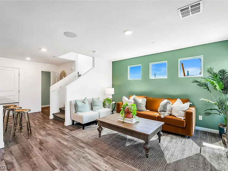 914 Rosy Starling St — Photo 4