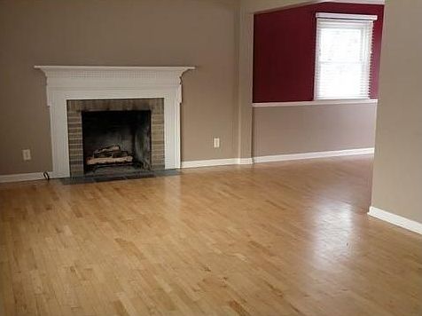 2nd image of 1016 Gainsborough Dr