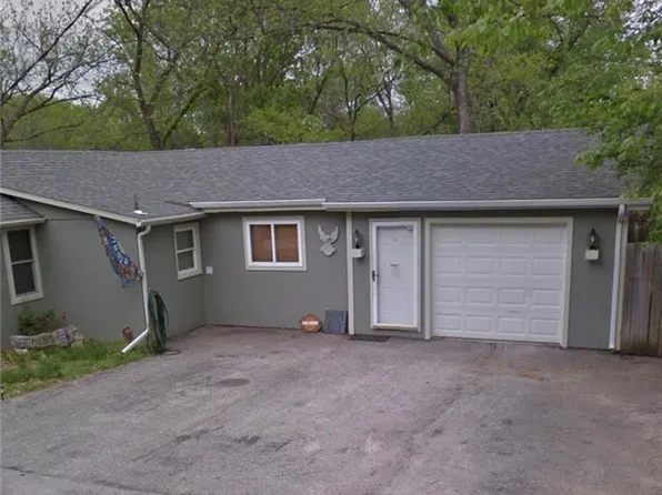 131 N Garfield Ave, Bonner Springs, KS 66012