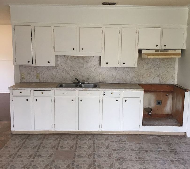 2nd image of 3143 Murphy St