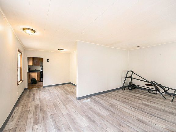 4th image of 836 Lincoln Ave NW