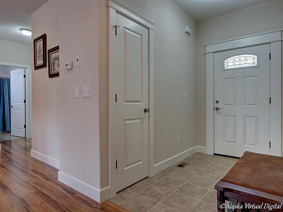 5th image of 420 W Goldenwood St