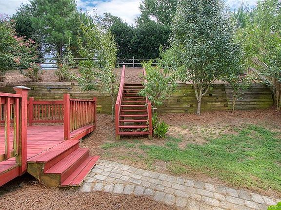 5th image of 10419 Montrose Dr