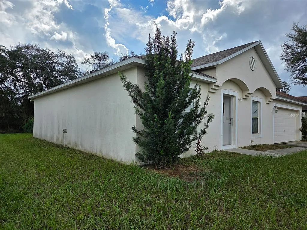 3 bed, 2.0 bath, 1452 sqft, $1,600 — Photo 2