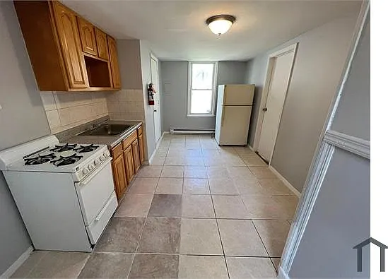 142 Inslee Pl #1R