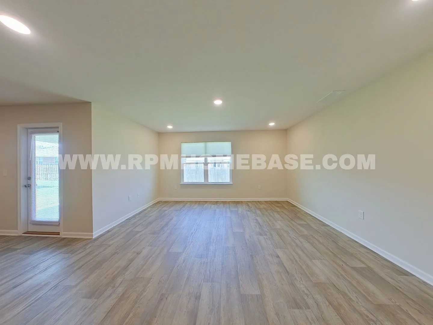Spacious 4-Bedroom Home with Covered Porch in Redstone Commons, Crestview — Photo 3