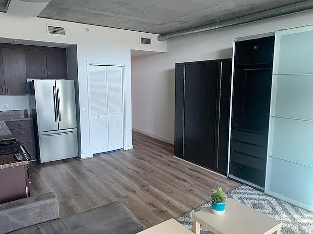 Building Photo - 1080 Park Blvd #206