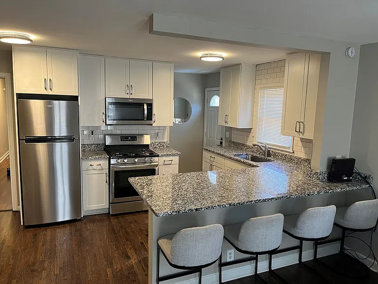 1207 Oxford St — Photo 1