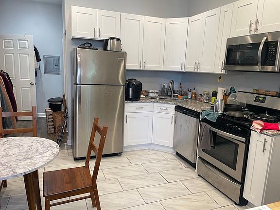 4th image of 3225 N Wilton Ave APT 1N