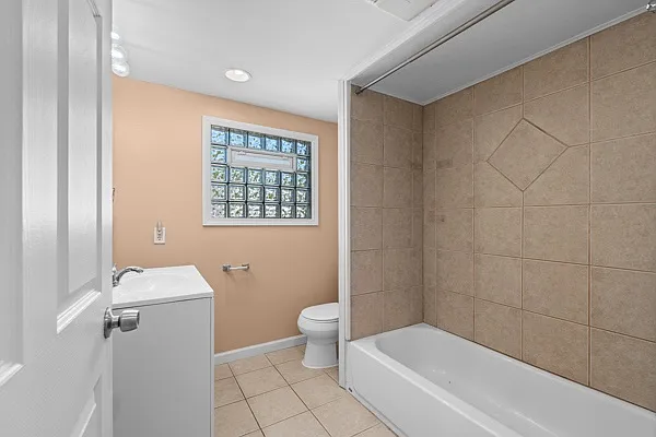 23233 Wellington Ave — Photo 15