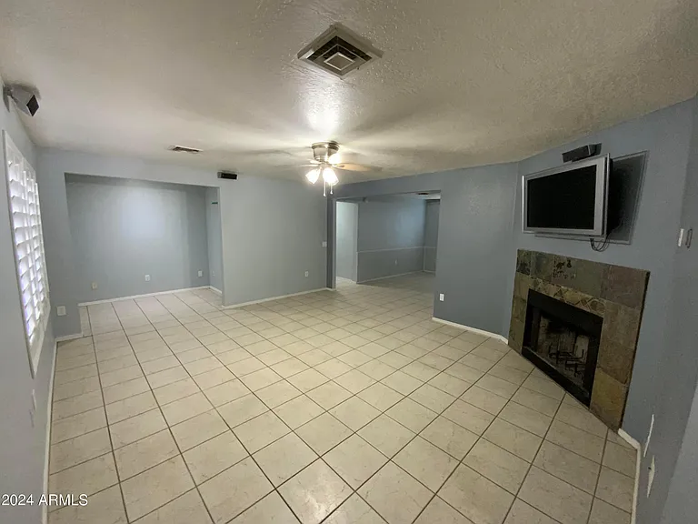 1513 E Mineral Rd — Photo 2