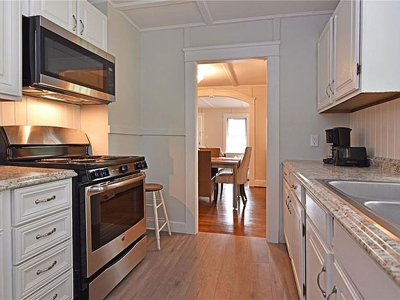 4th image of 9 Rockland St