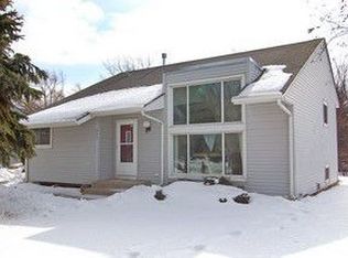 953 Clearbrook Park Dr, Mundelein, IL 60060