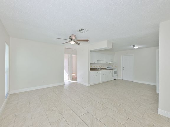4th image of 15616 Avalon Ave APT 1