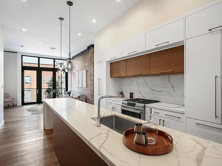 618 N Rampart St #201 — Photo 6