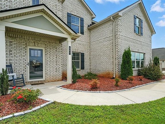 2nd image of 167 Classica Dr