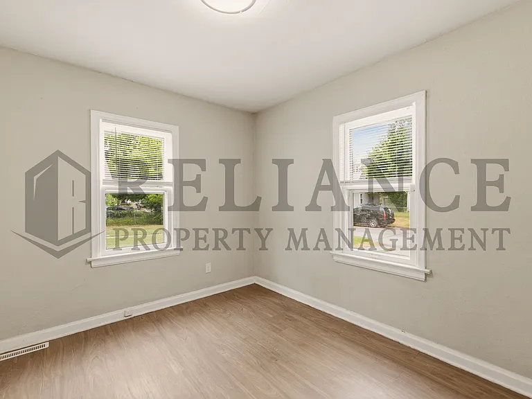 1836 S Gold St — Photo 24