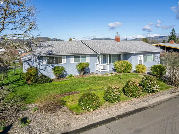 2488 W Lorraine Ave, Roseburg, OR 97471