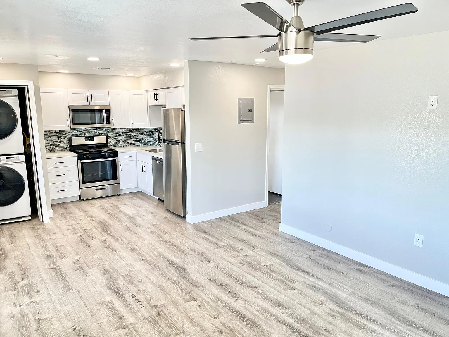 2 bed, 800 sqft, $1,495 — Photo 3