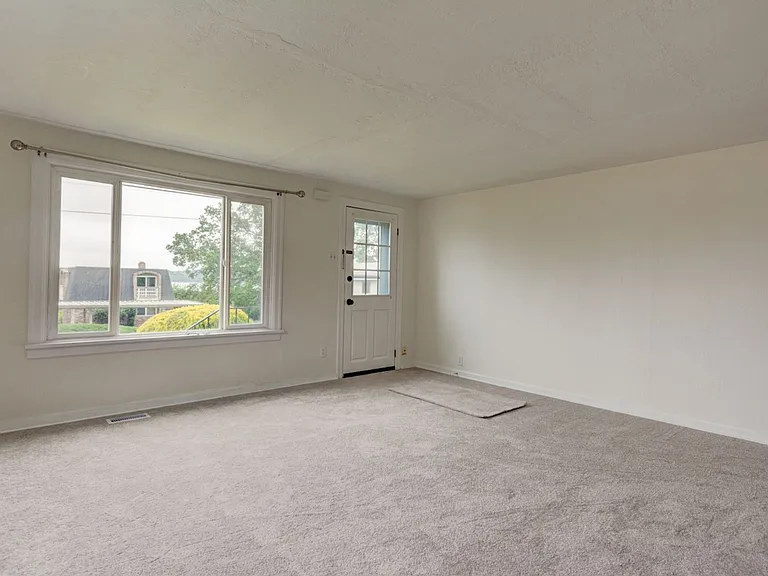 1190 SE 9th Ave — Photo 8