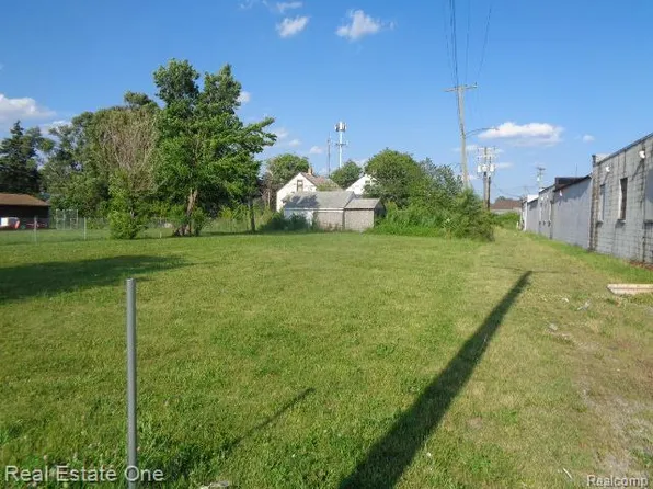 6041 Casmere St, Hamtramck, MI 48212