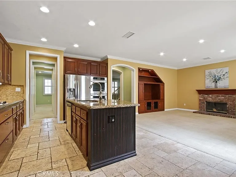 823 Canterbury Ln — Photo 8