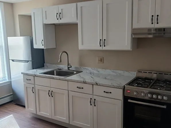 1 Race St APT 2, Haverhill, MA 01830