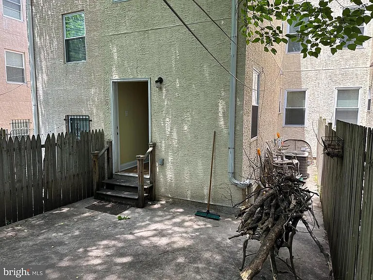 3808 Spring Garden St — Photo 9