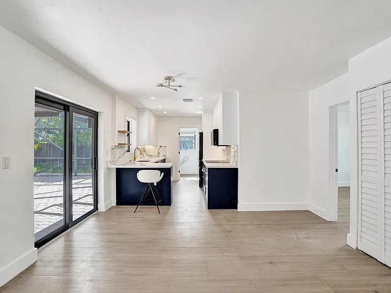 1250 SW 4th St — Photo 17