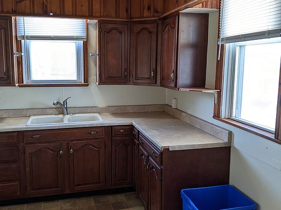 Kitchen (cabinets are painted white now, and counters are now granite!)