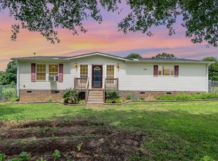 701 Bumblebee Ln, Wellford, SC 29385