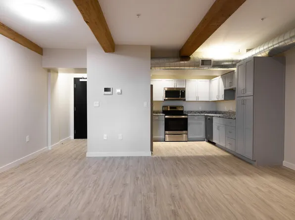 127 Guild St #105, Norwood, MA 02062