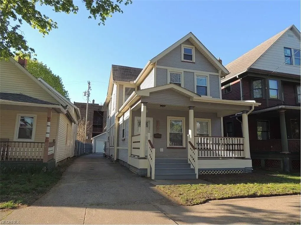 6107 W Clinton Ave photo 1