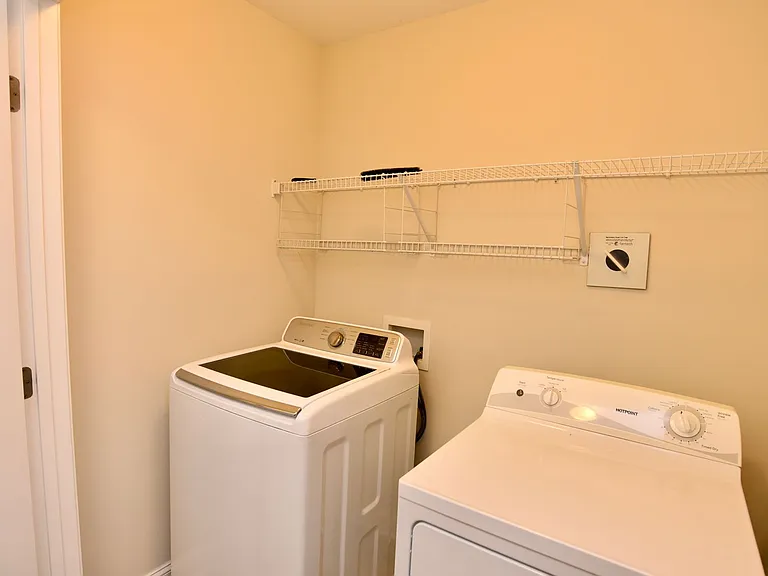 411 Ferguson Ln — Photo 14
