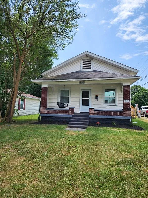 831 Penn St — Photo 1