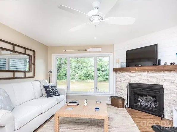 2200 6th St NW APT 4, Hickory, NC 28601