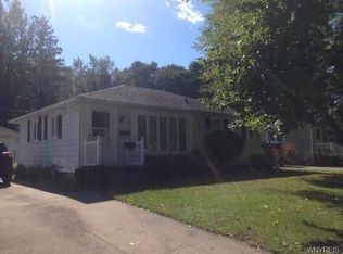62 Bridlewood Dr, Lockport, NY
