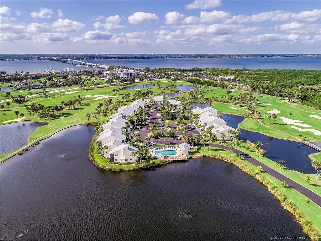 2 bed, 2.0 bath, 873 sqft, $2,300 — Photo 1