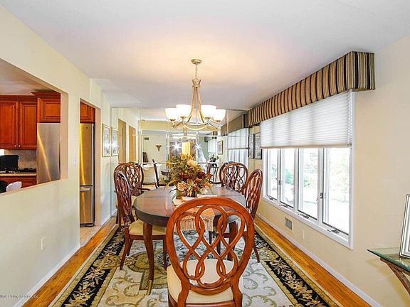 5th image of 34 Mulberry Cir