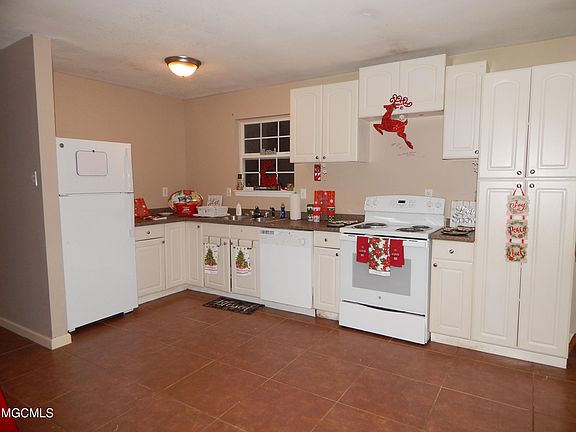 2nd image of 303 Lorraine Ave