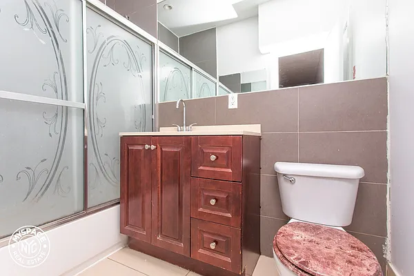 Rented by MySpaceNYC | media 9